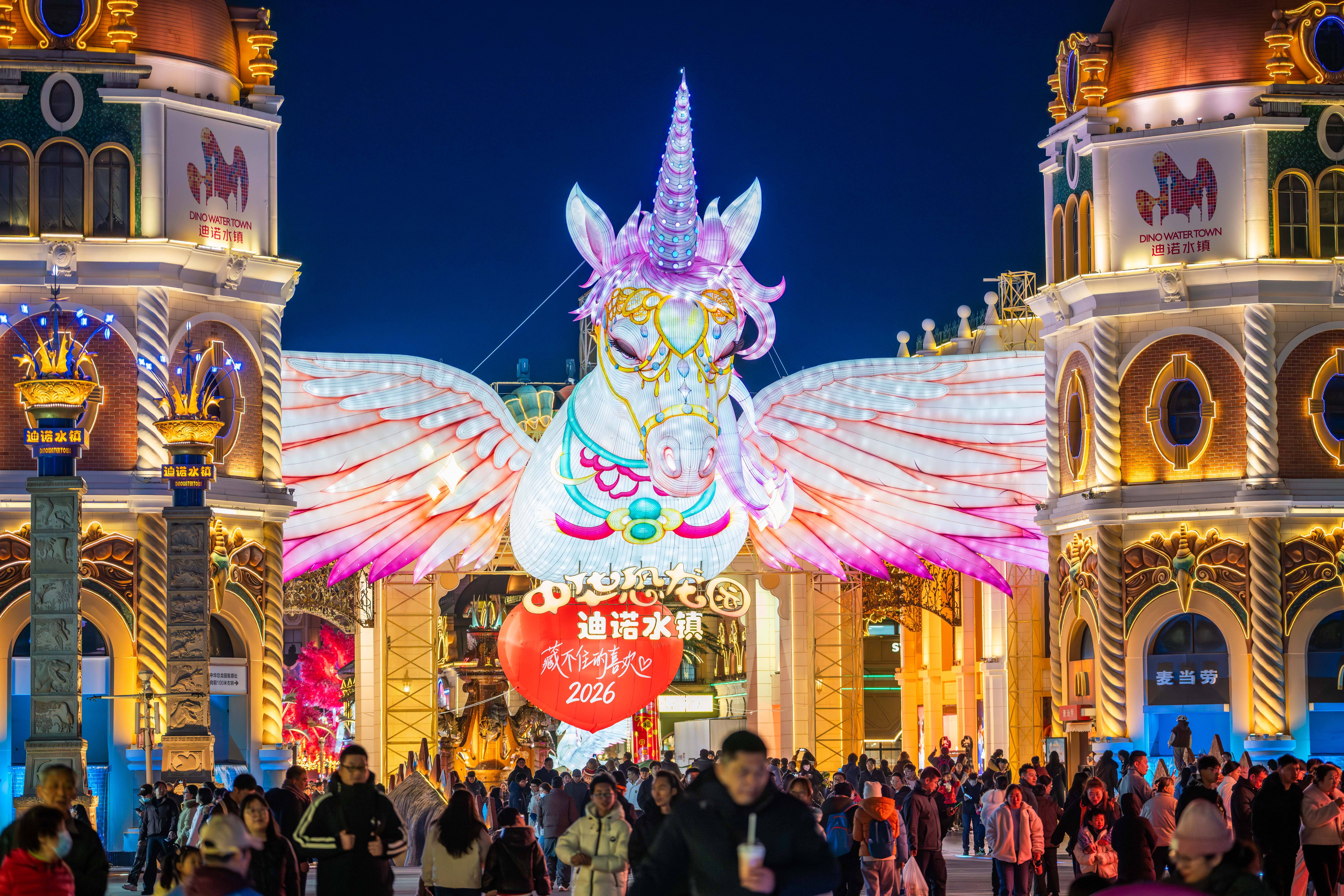 包含赛地聚焦：亚冠今晚热度飙升，山东泰山再遭质疑，震撼外界，临场指挥获称赞的词条-开云体育官网